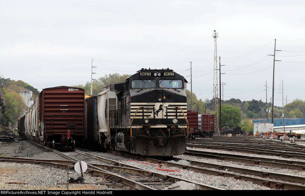 NS 9623 sits in Glenwood Yard